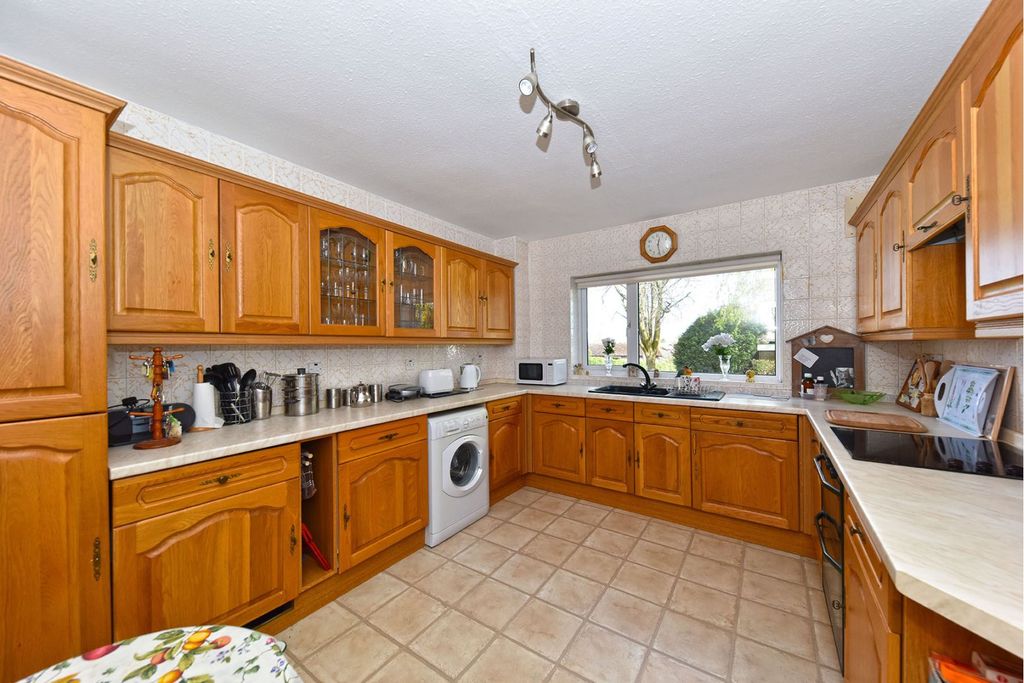 Additional image 8 of 2 bed flat for saleBollinbrook Road, Macclesfield SK10