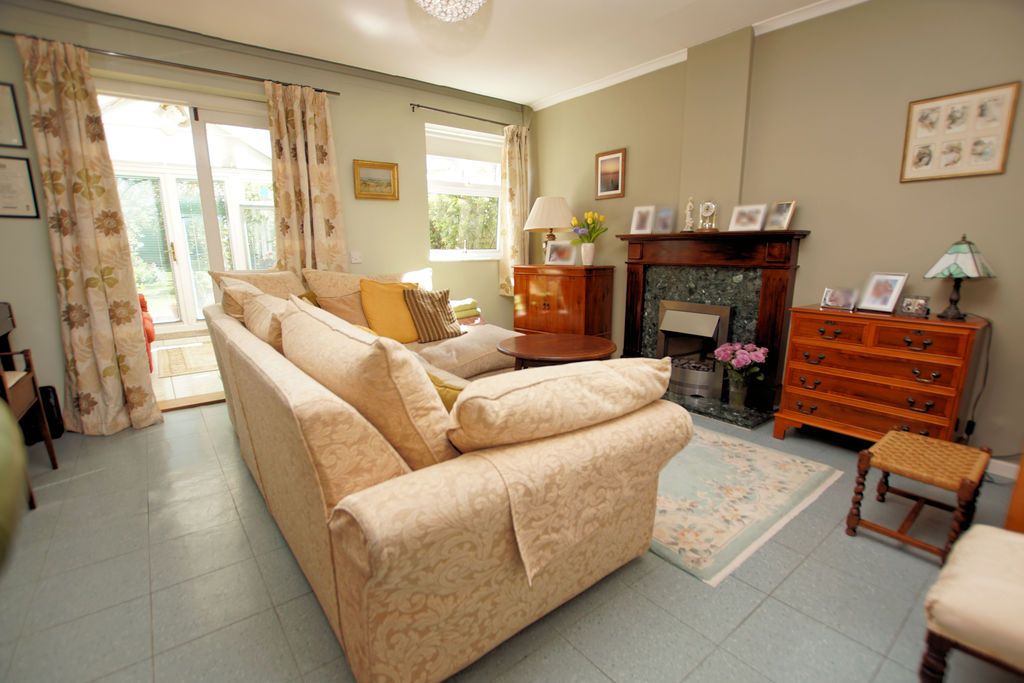 Property photo 3 of 18 Lounge