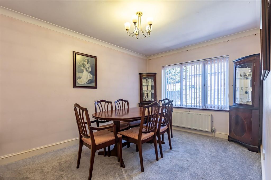 Property photo 3 of 20 208 Queens Road  CM16  (12).Jpg