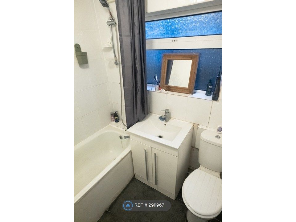 Property photo 3 of 4 The Shared Bathroom