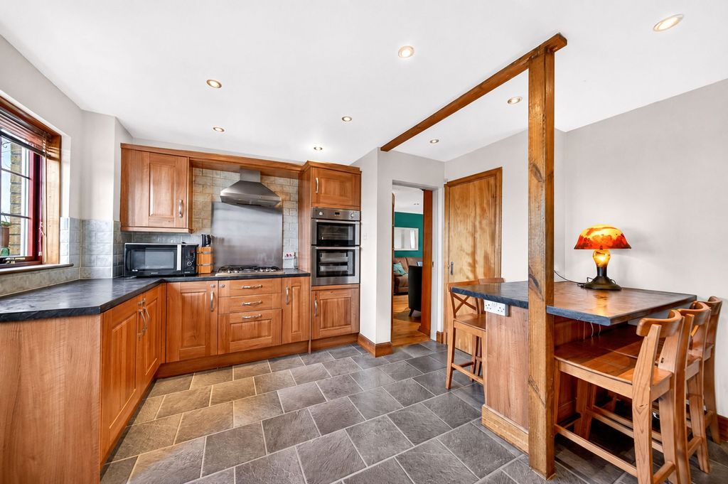 Property photo 3 of 28 Kitchen