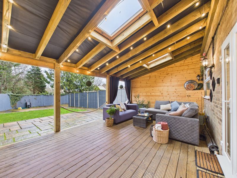 Property photo 2 of 16 Garden Bar