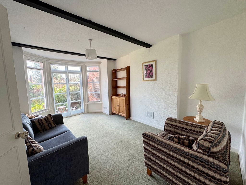 Property photo 3 of 25 Lounge