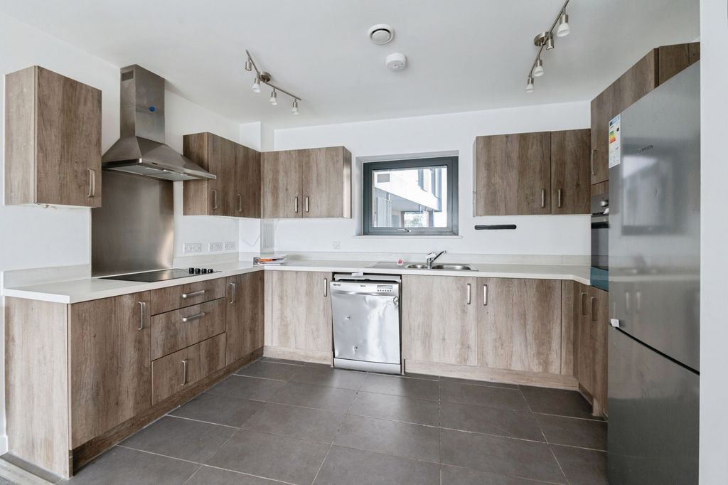 Property photo 3 of 11 Pbox-Img.Jpg