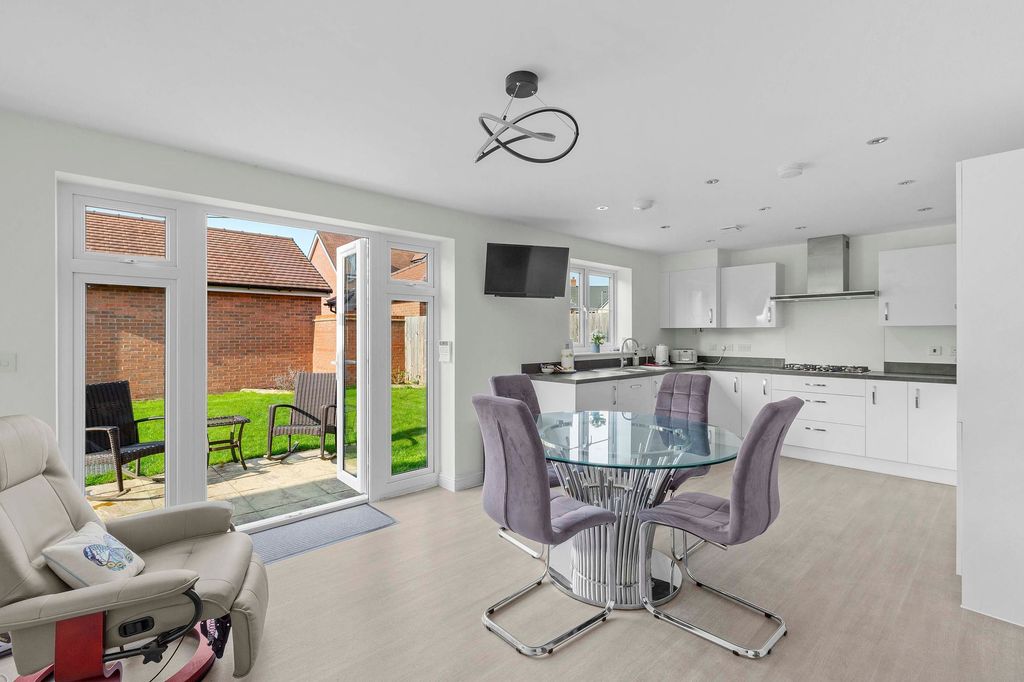 Property photo 3 of 13 Kitchen Diner