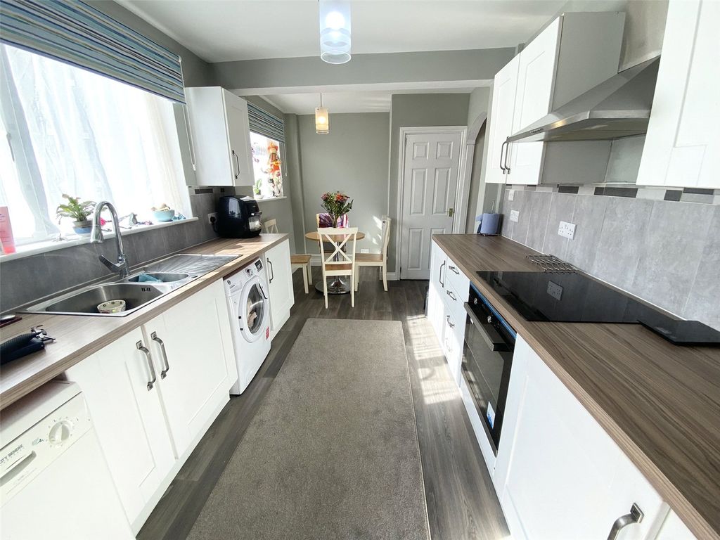 Property photo 2 of 23 Picture No. 15