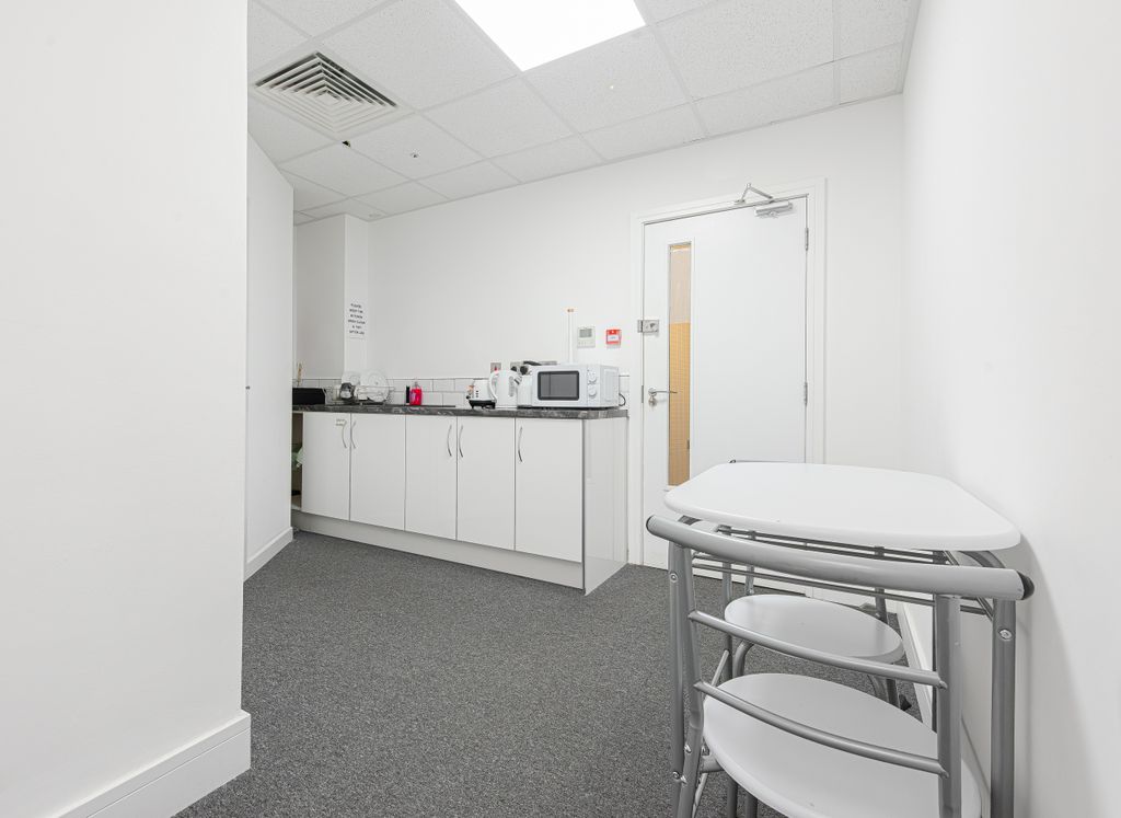 Property photo 3 of 11 Seven Sisters Road 146, Communal Area-009