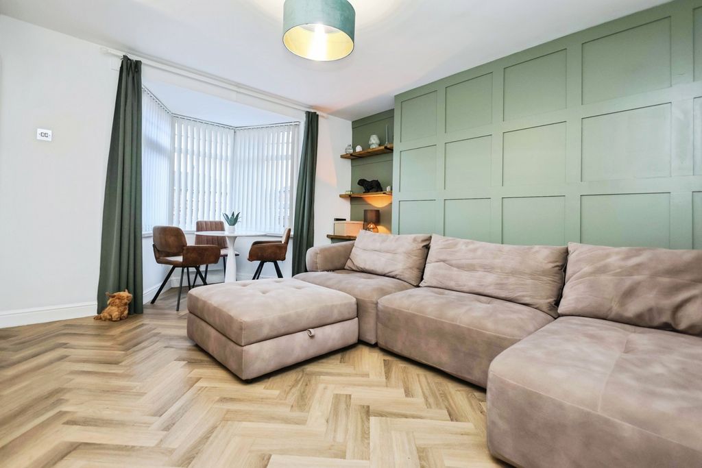 Property photo 2 of 17 Lounge