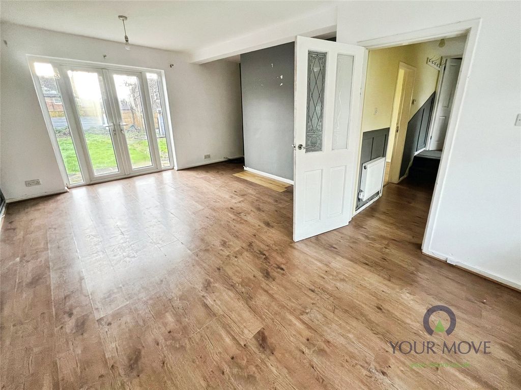 Property photo 2 of 11 Lounge