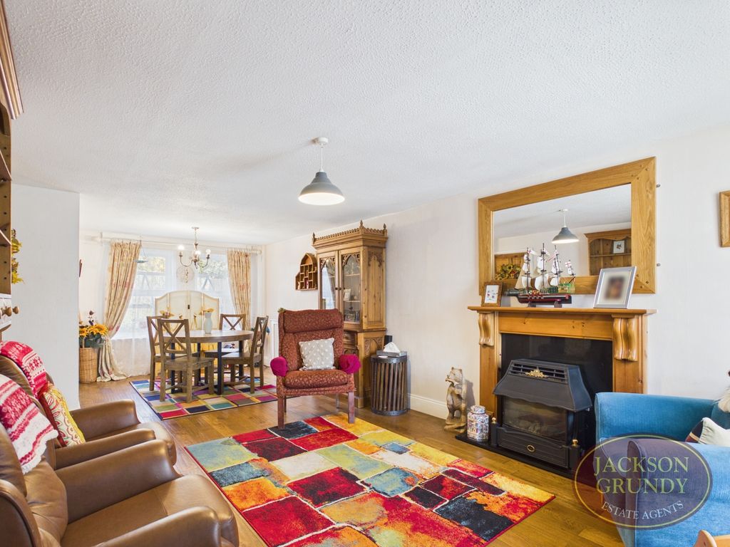 Property photo 2 of 17 Elmington Road