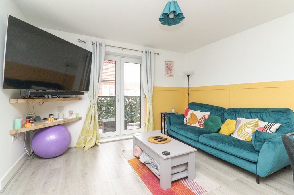 Property photo 3 of 12 Picture 3