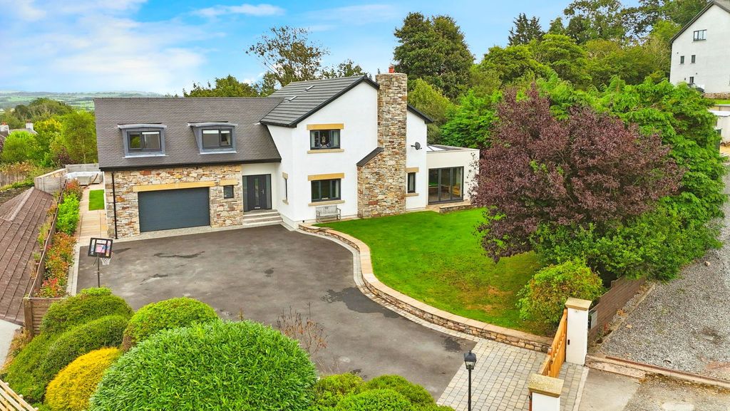 Property photo 1 of 33
