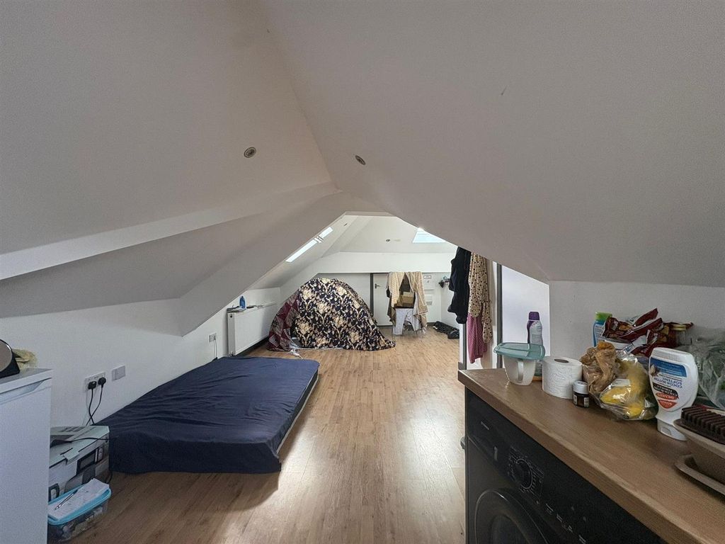 Property photo 1 of 12 Flat Three