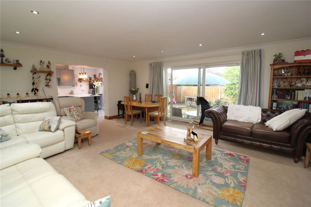 Property photo 2 of 17 Picture No. 25