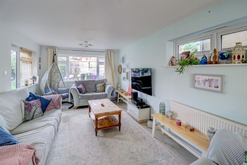 Property photo 2 of 13 Picture No. 15