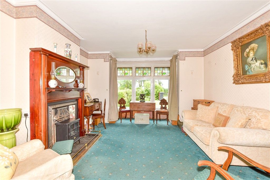 Property photo 3 of 12 Lounge
