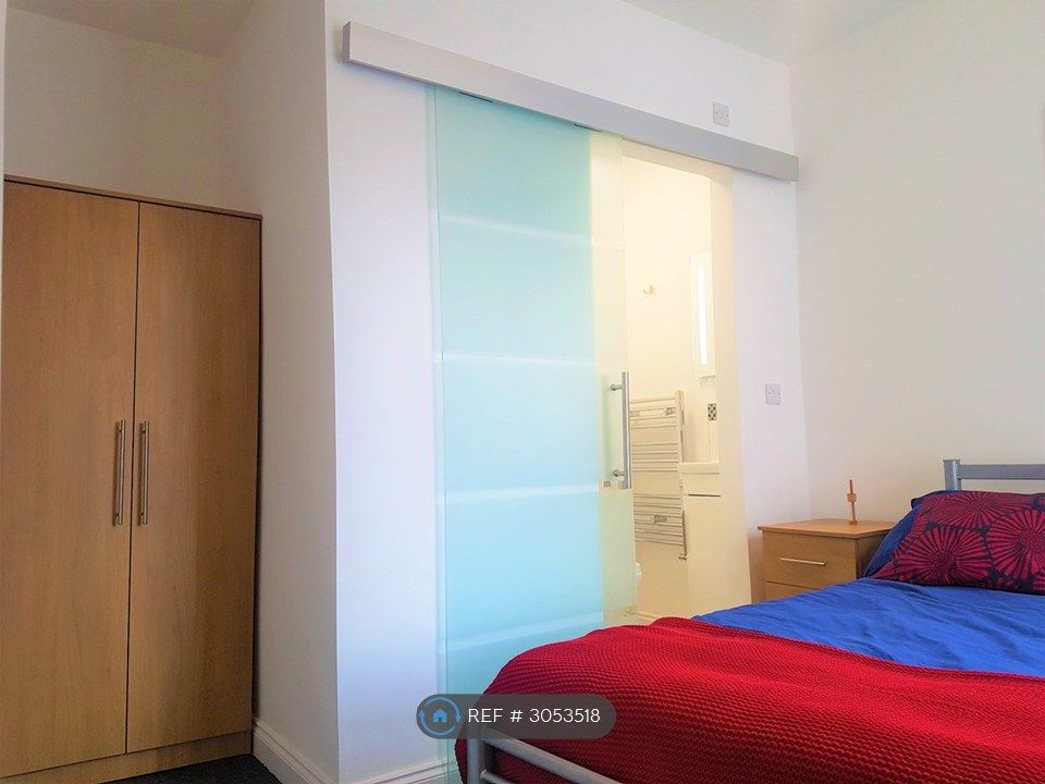 Property photo 3 of 10 Room c With Ensuite Bathroom