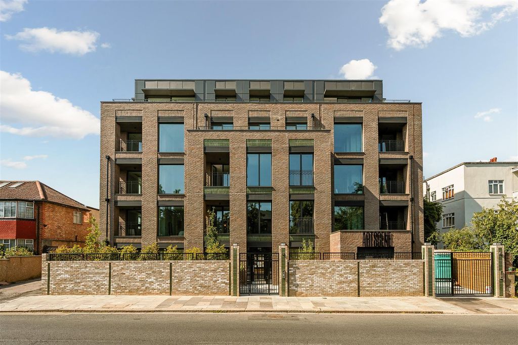 Property photo 2 of 14 94 East Acton Lane Communal-1.Jpg