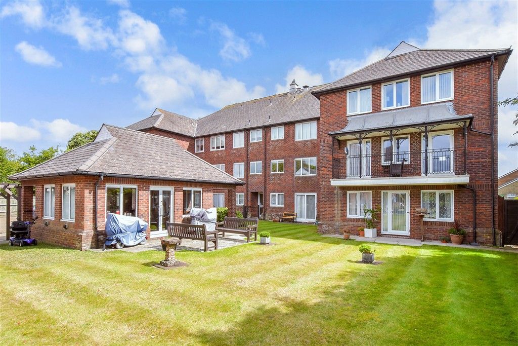 Property photo 3 of 9 Communal Gardens 2