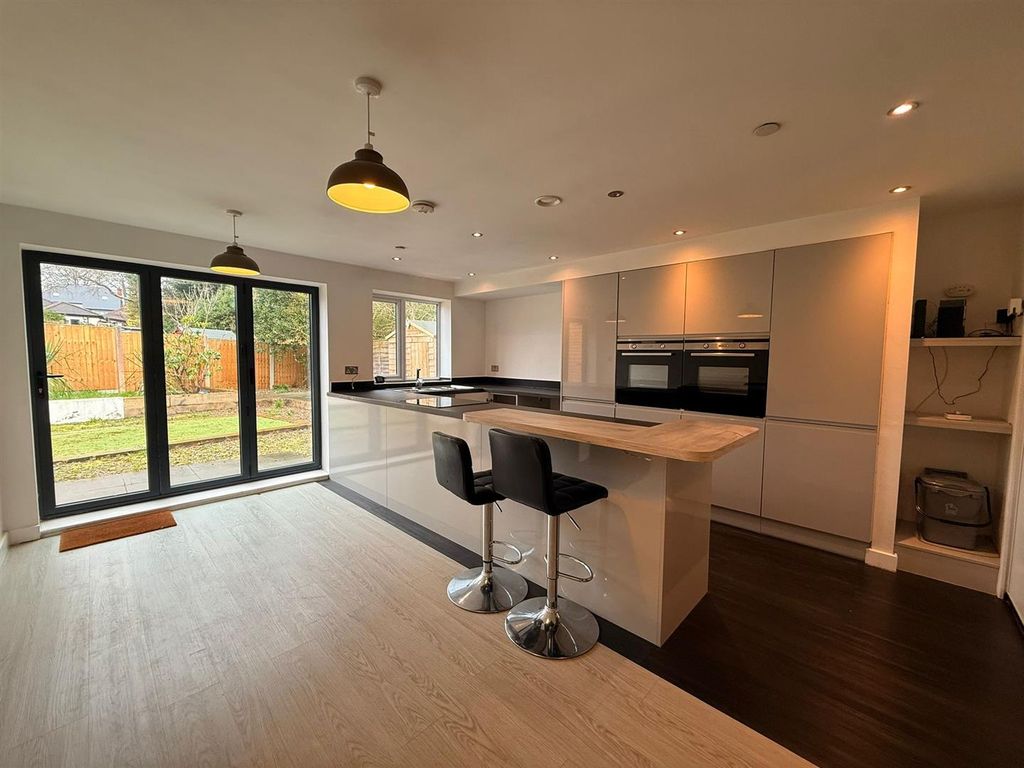 Property photo 3 of 11 A74176A3-d604-4A73-B353-6d91A6B3021E.Jpg