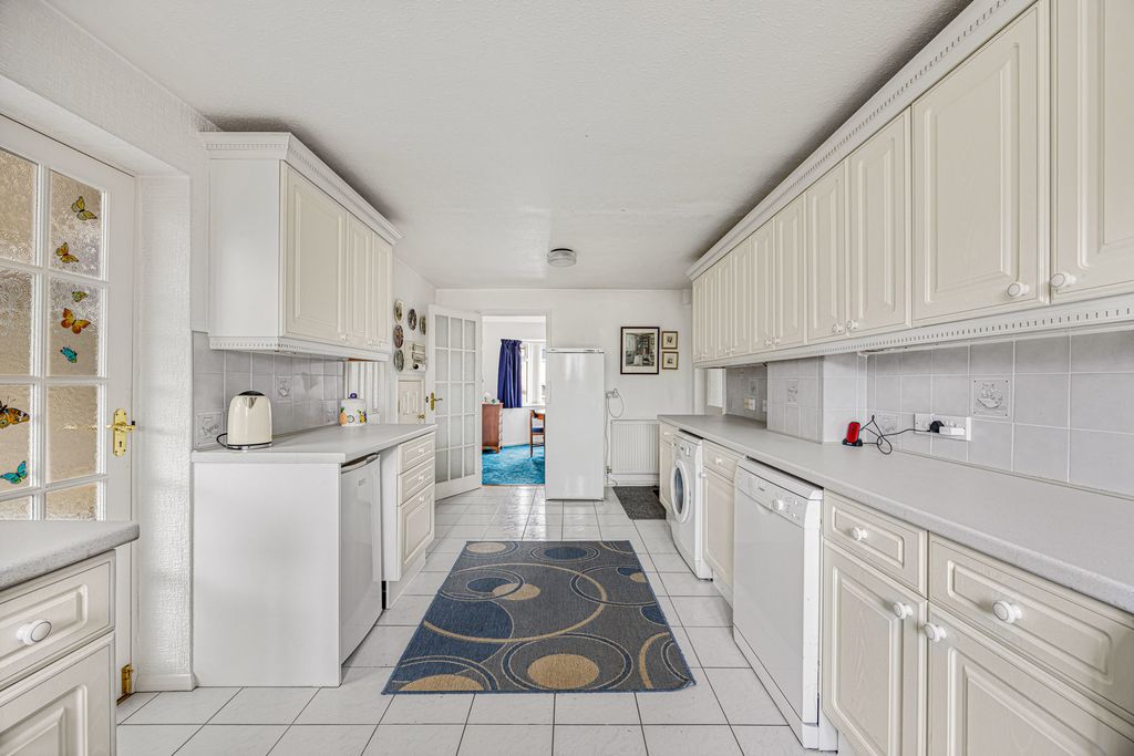 Property photo 3 of 22 Kitchen