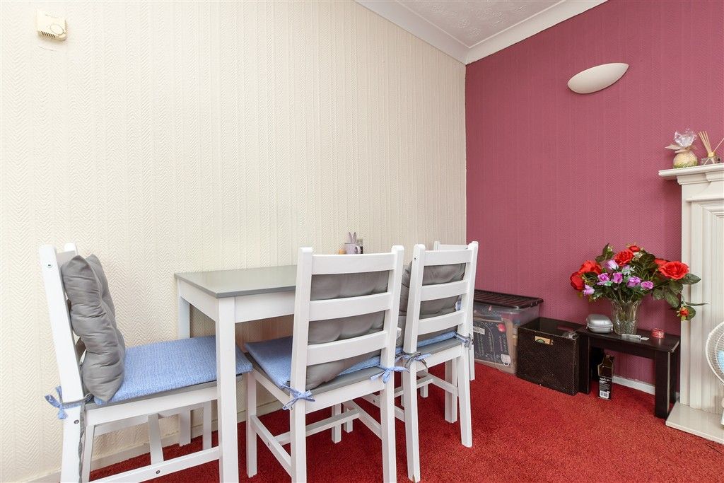 Property photo 3 of 10 Lounge/Diner