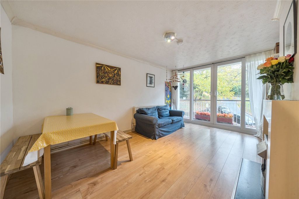 Property photo 2 of 19 Picture No. 21