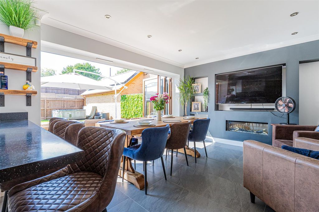 Property photo 2 of 27 Mountain Road 10-35.Jpg