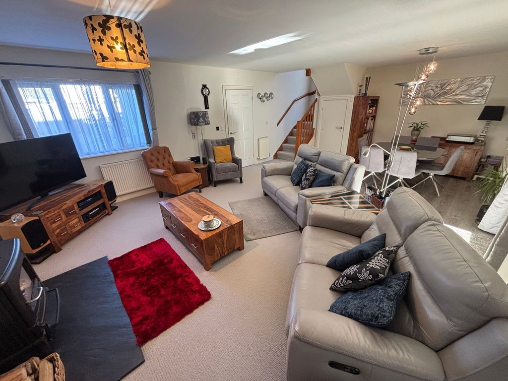 Property photo 3 of 27