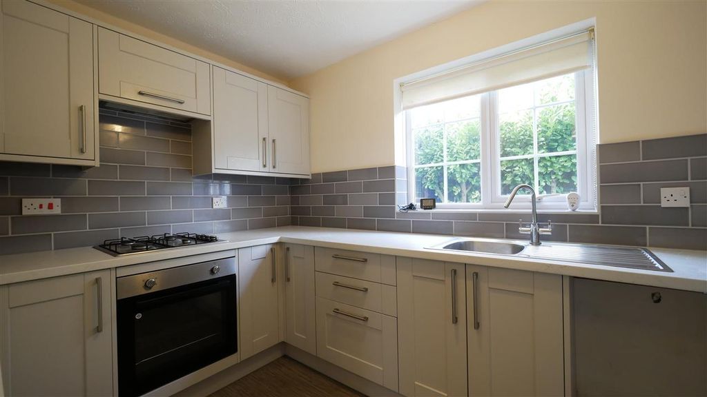 Property photo 2 of 8 Kitchen