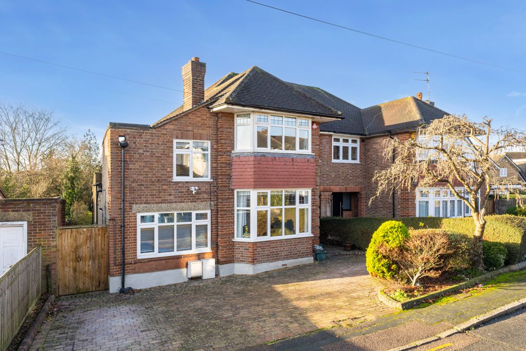 Property photo 3 of 27