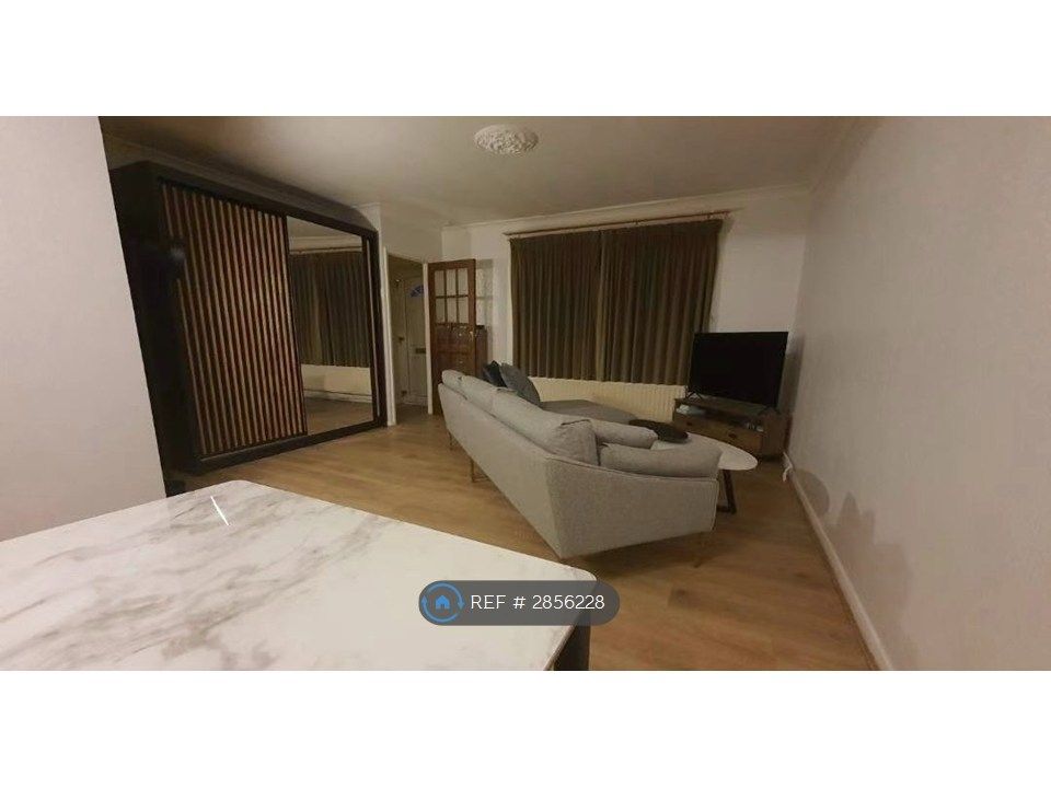 Property photo 3 of 7 Living Room