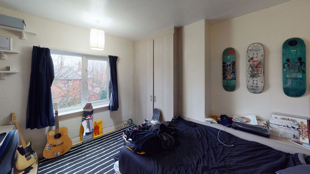 Property photo 2 of 6 A Cozy Bedroom Featuring A Double Bed, A Large Win...