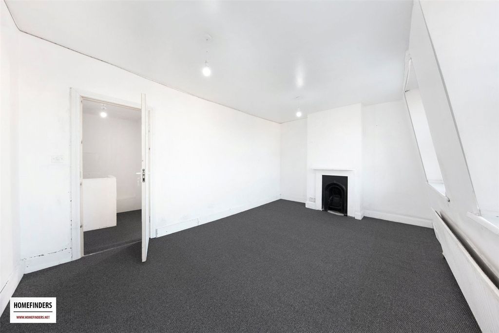 Property photo 3 of 15 Picture No. 12