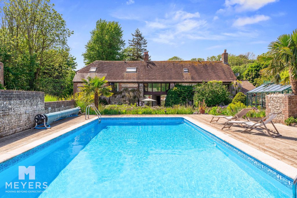 Property photo 3 of 31