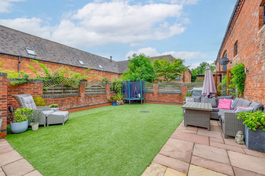 Property photo 2 of 26