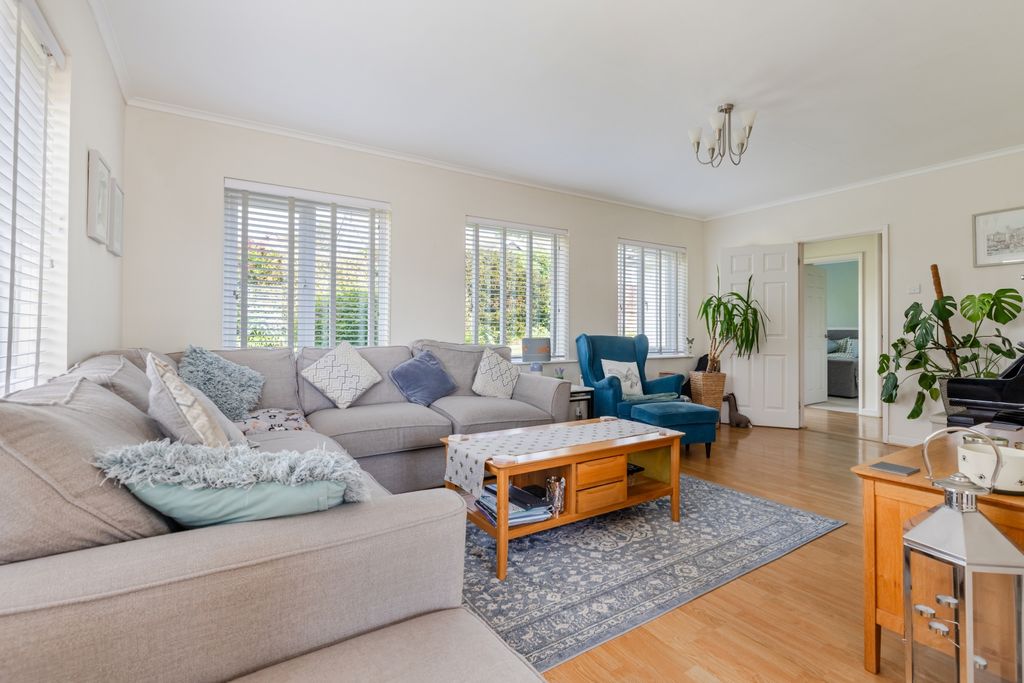 Property photo 2 of 12 A09 - 30 Copythorne Rd Brixham - 250423