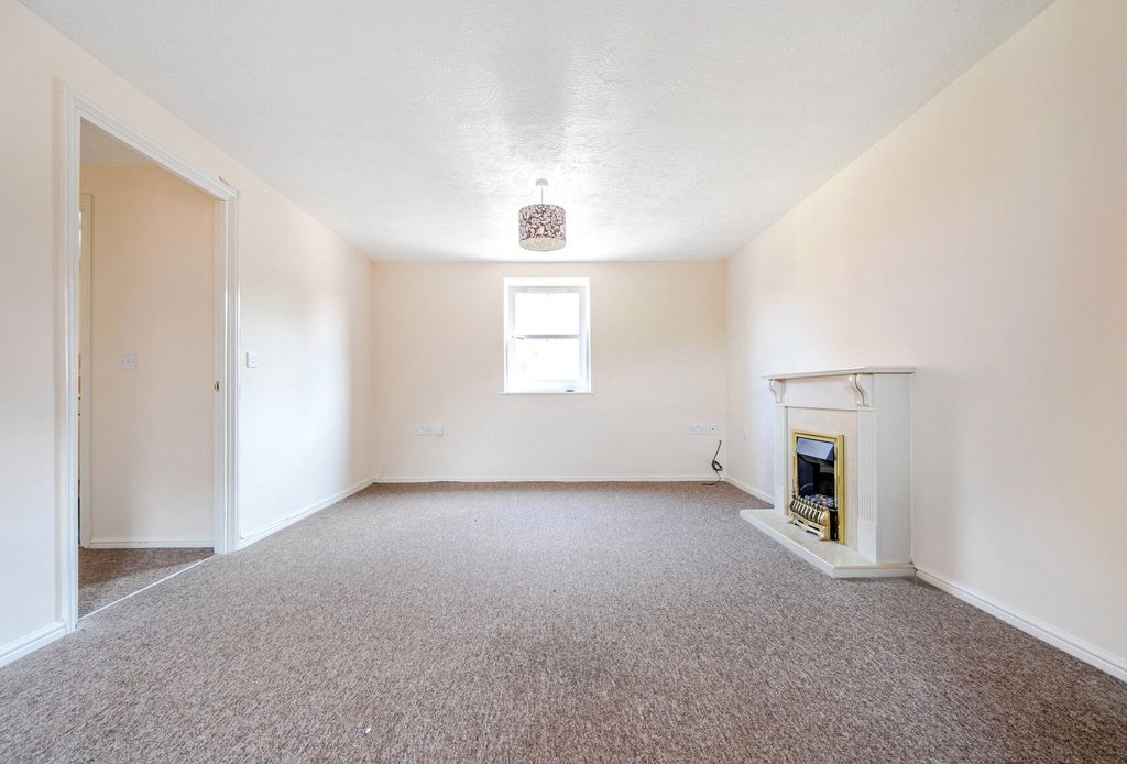 Property photo 2 of 7 1307322-11-684c3c...