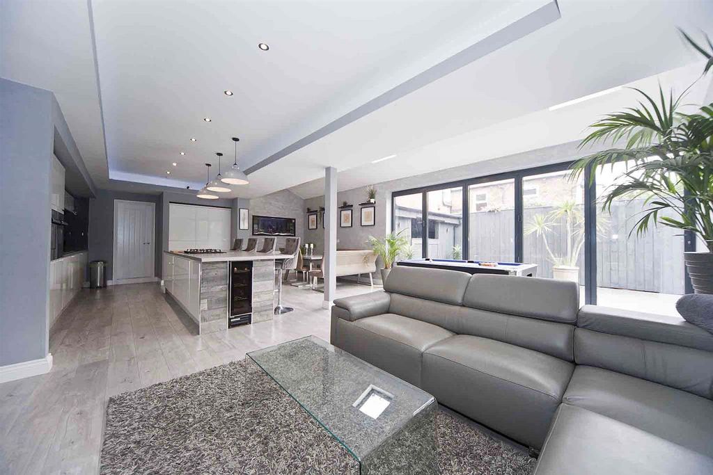 Property photo 3 of 49