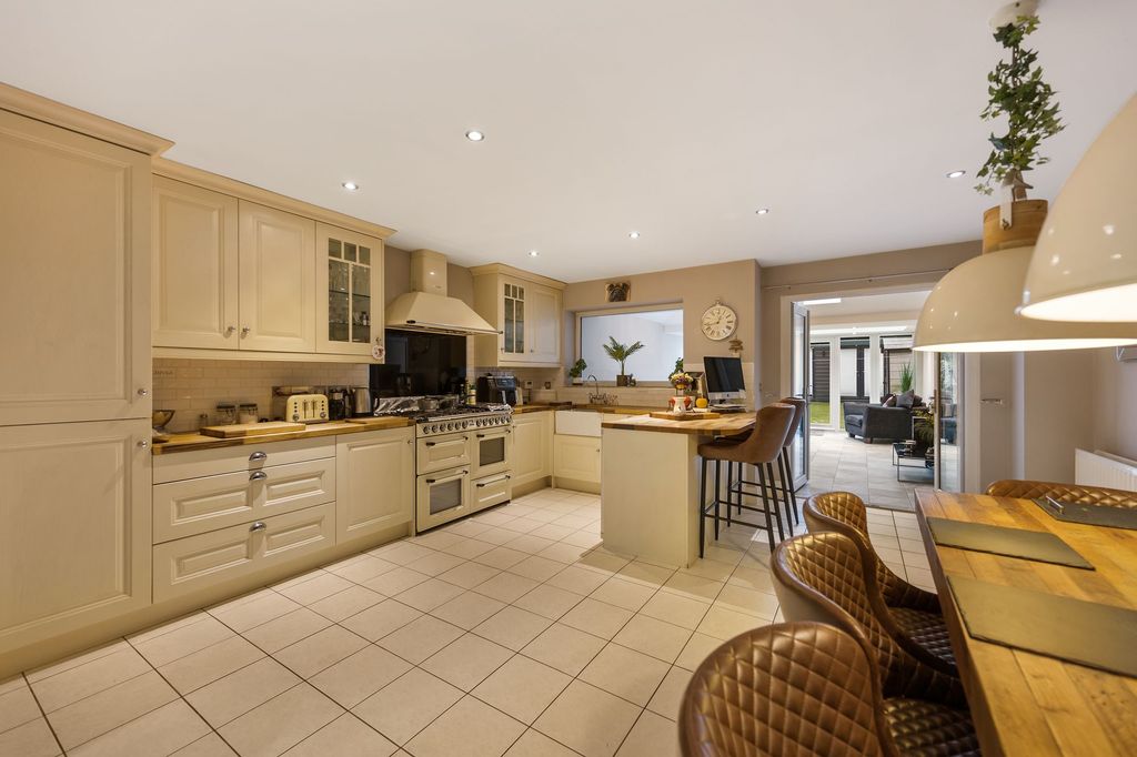 Property photo 2 of 43