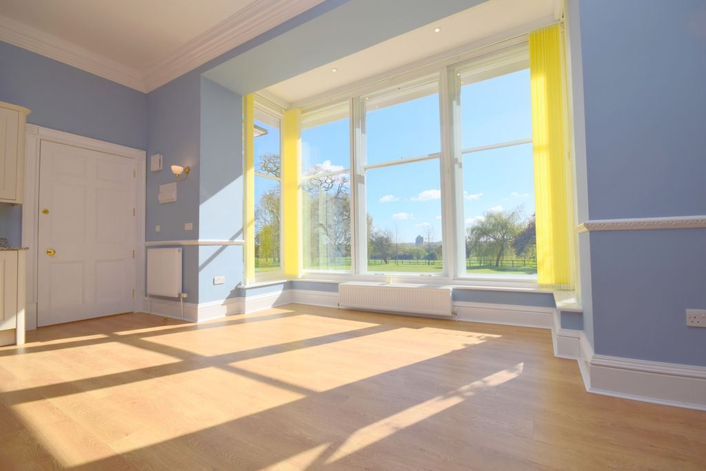 Property photo 3 of 10 Photo 01