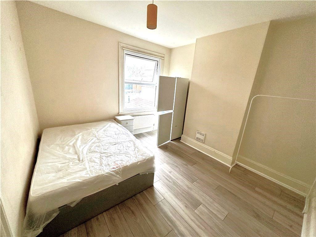 Property photo 1 of 4 Bedroom