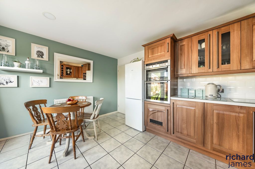 Property photo 3 of 12 03580765E605455A85Bca0Fe0c0c476d