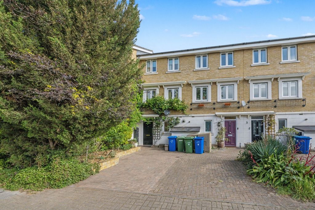 Property photo 1 of 28