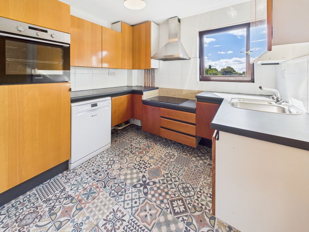 Property photo 3 of 19 Kitchen
