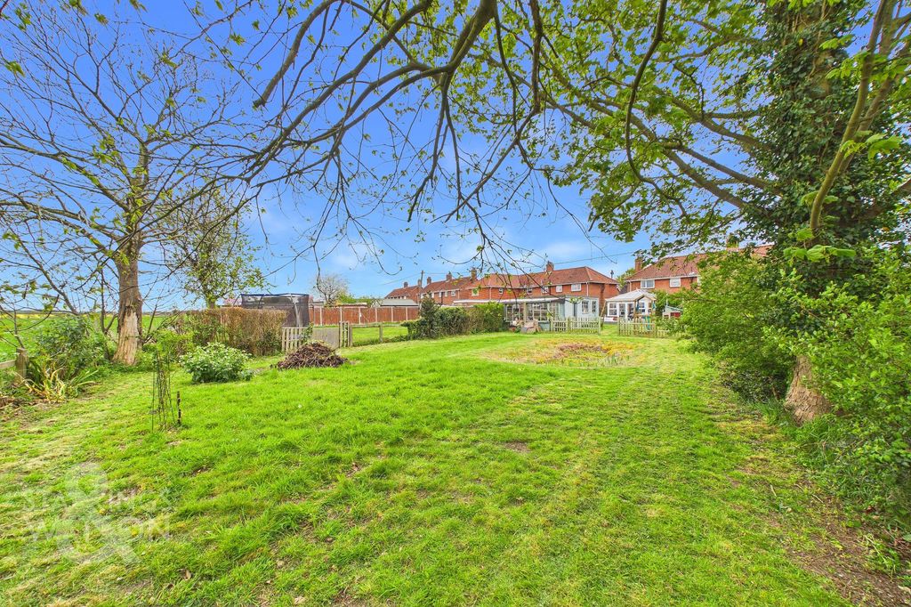 Property photo 2 of 31