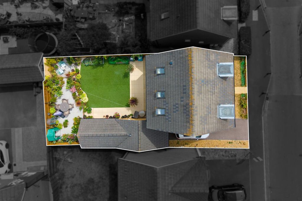 Property photo 2 of 35