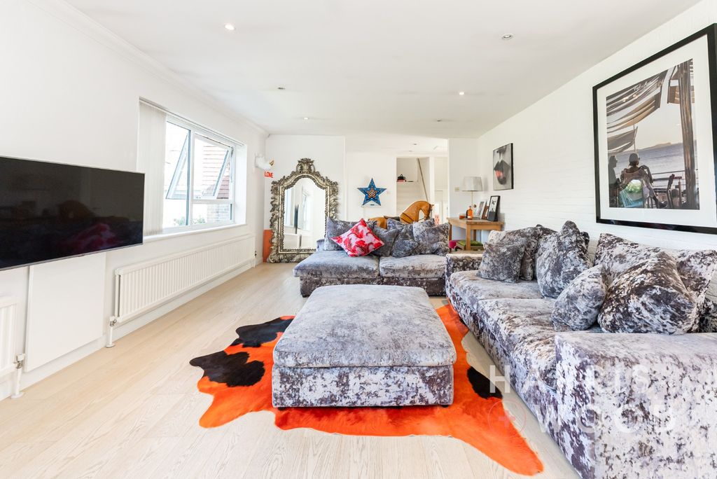 Property photo 3 of 50 3980745