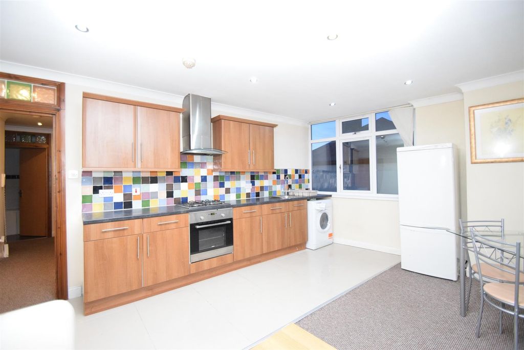 Property photo 2 of 6 Kitchen