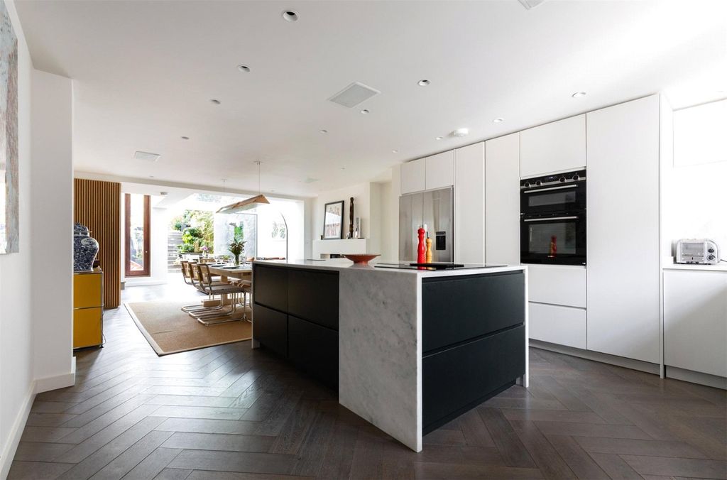 Property photo 1 of 19 Reception/Kitchen